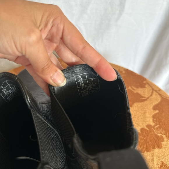 Dr. Martens Floral Emboss Chelsea Boots - Picture 5 of 6